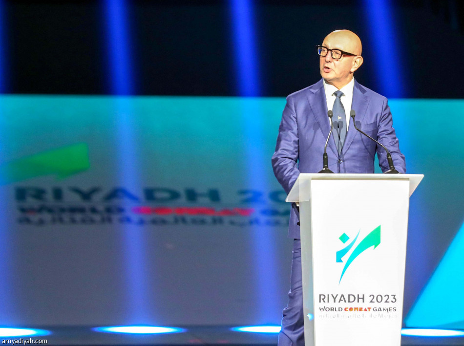 74 شاشة
طاردت 1500 لاعب