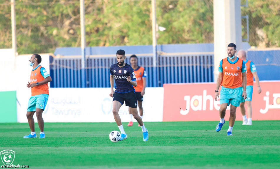 الهلال.. الدوليون يشاركون.. والشهراني يلامس الكرة