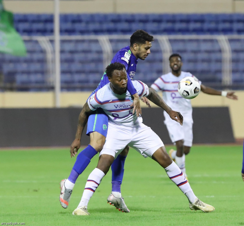 أبها يواصل التألق.. ويلحق الفتح بالنصر