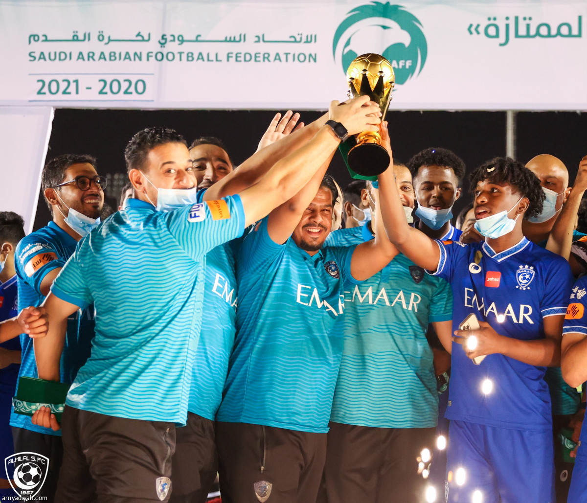 الأزرق يتوج بذهب الشباب