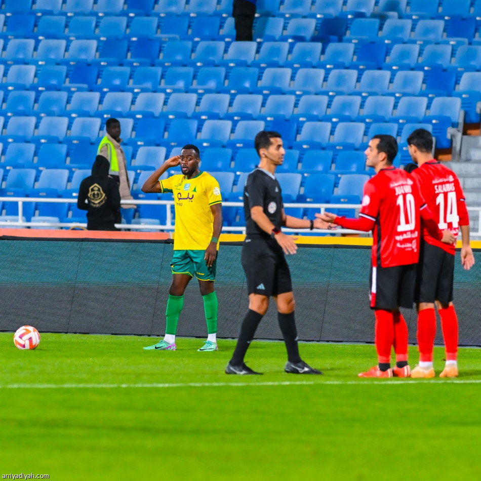 الخليج يعود بنقاط الرياض