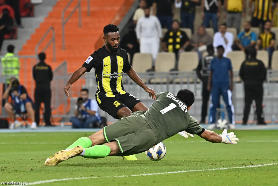 الاتحاد يدشن الآسيوية بثلاثية أجمك