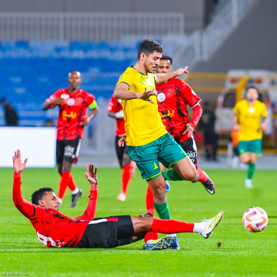 الخليج يعود بنقاط الرياض