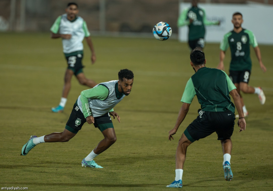 الأخضر يناور.. وتمبكتي يغيب
