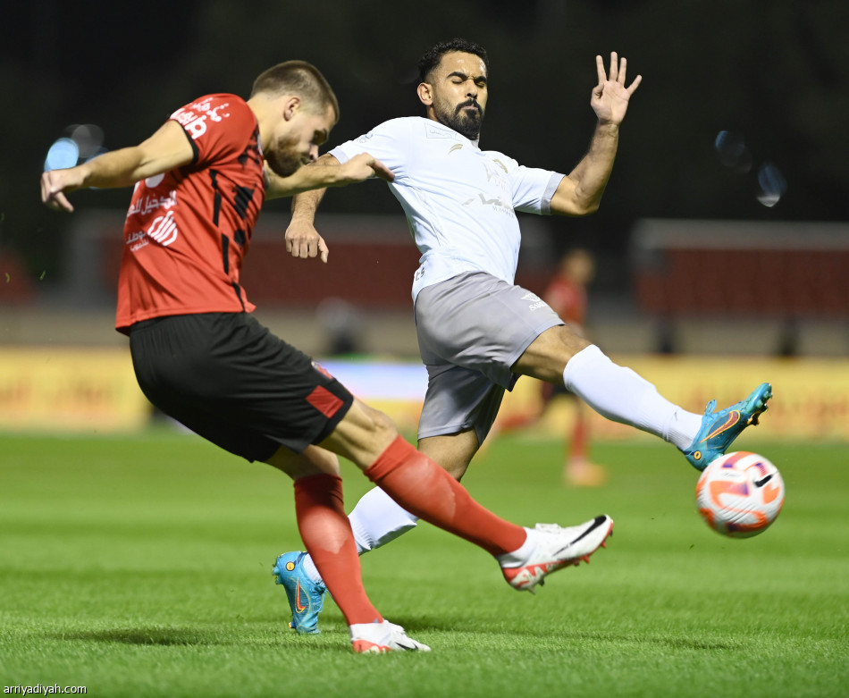 ثلاثية الرياض تعيد الطائي إلى الانتصارات