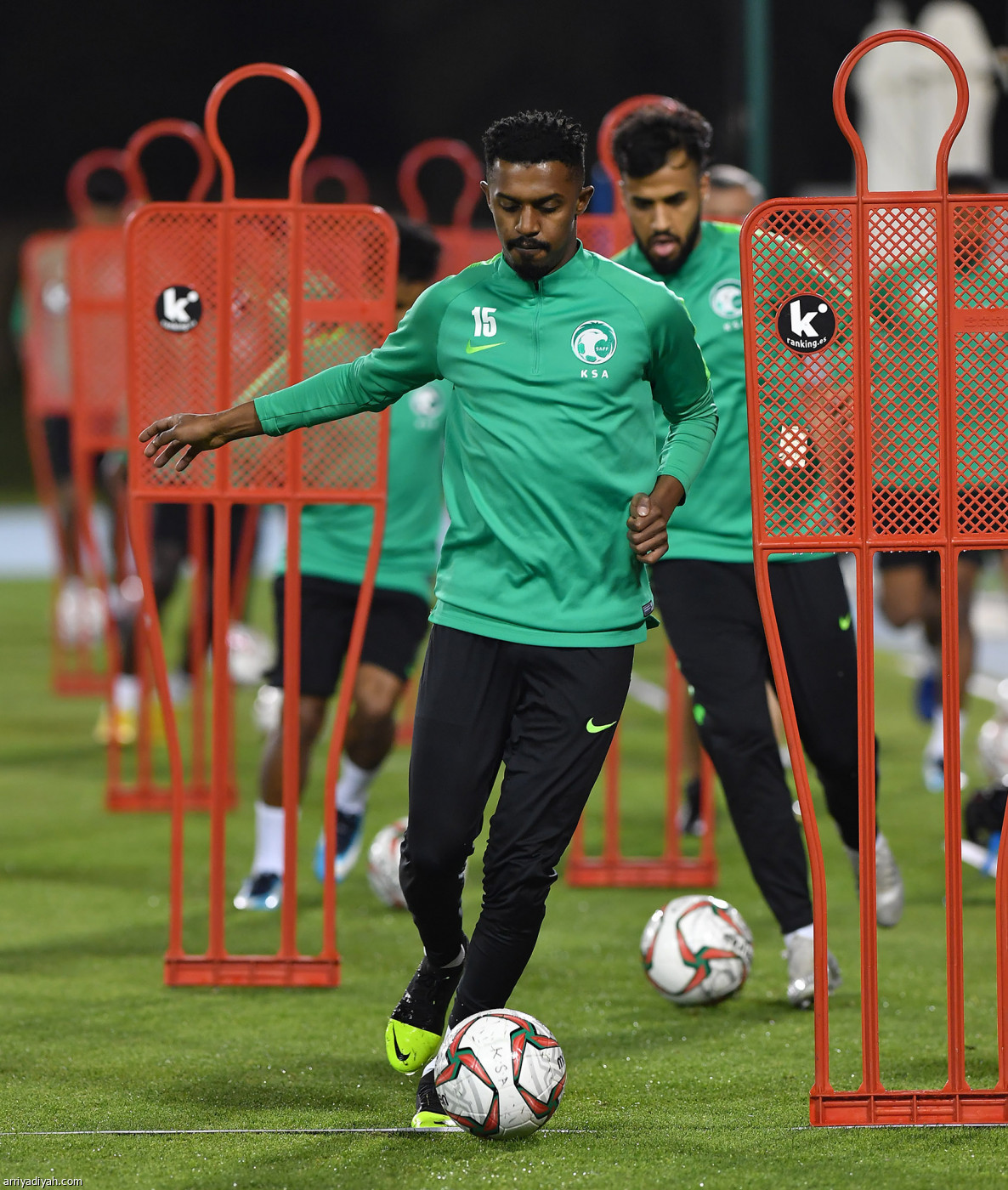 الأخضر يستعد للعبور