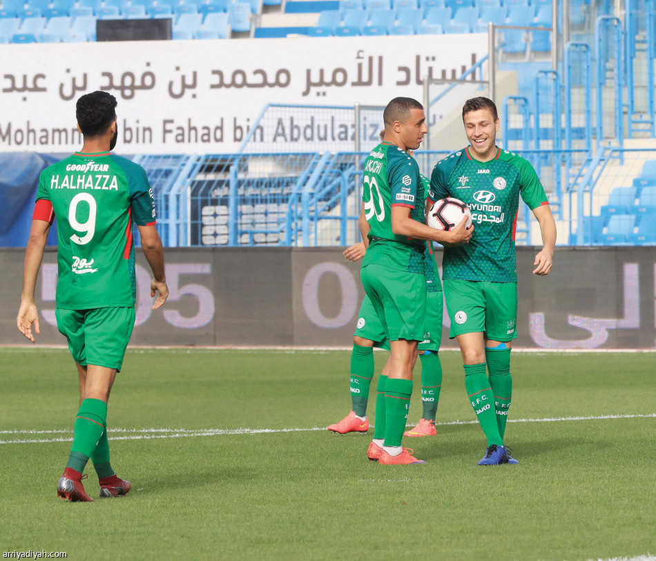 الاتفاق يسحق الأمجاد بـ 9