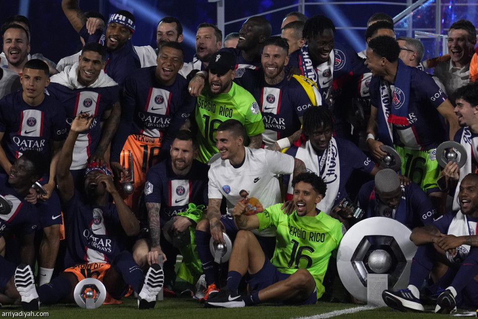 ليلة وداع ميسي.. باريس يتوج بلقب الدوري الفرنسي