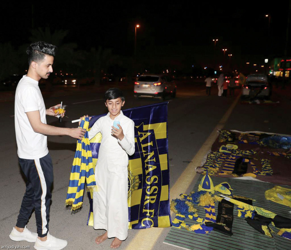 إقبال 
على الشالات والأعلام
