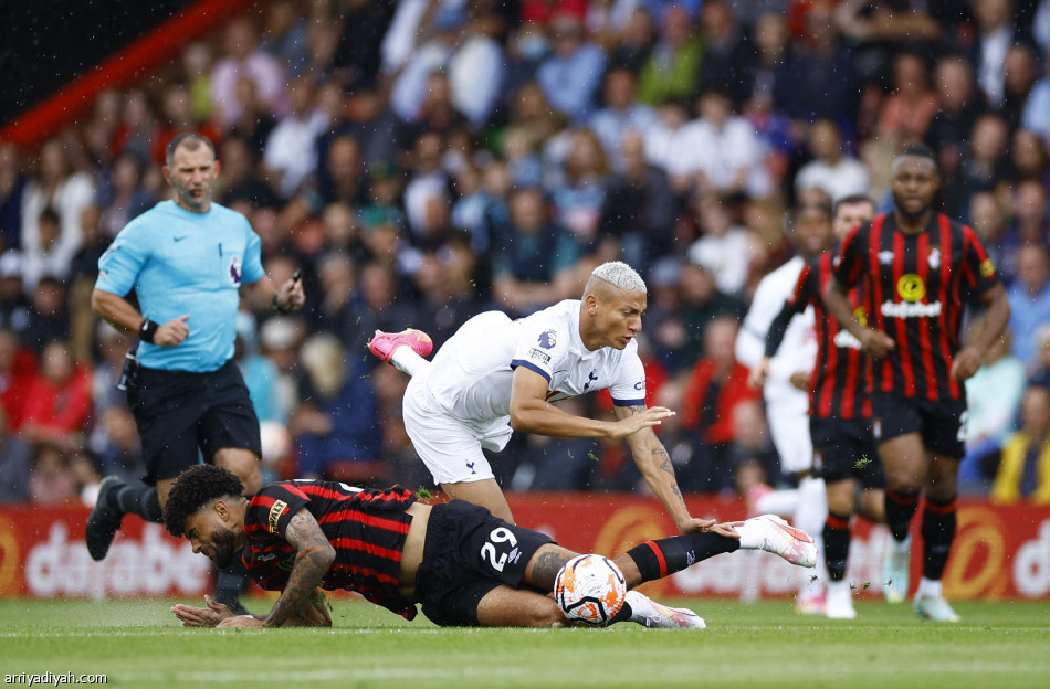 ثنائية بورنموث تهدي توتنهام الانتصار الثاني