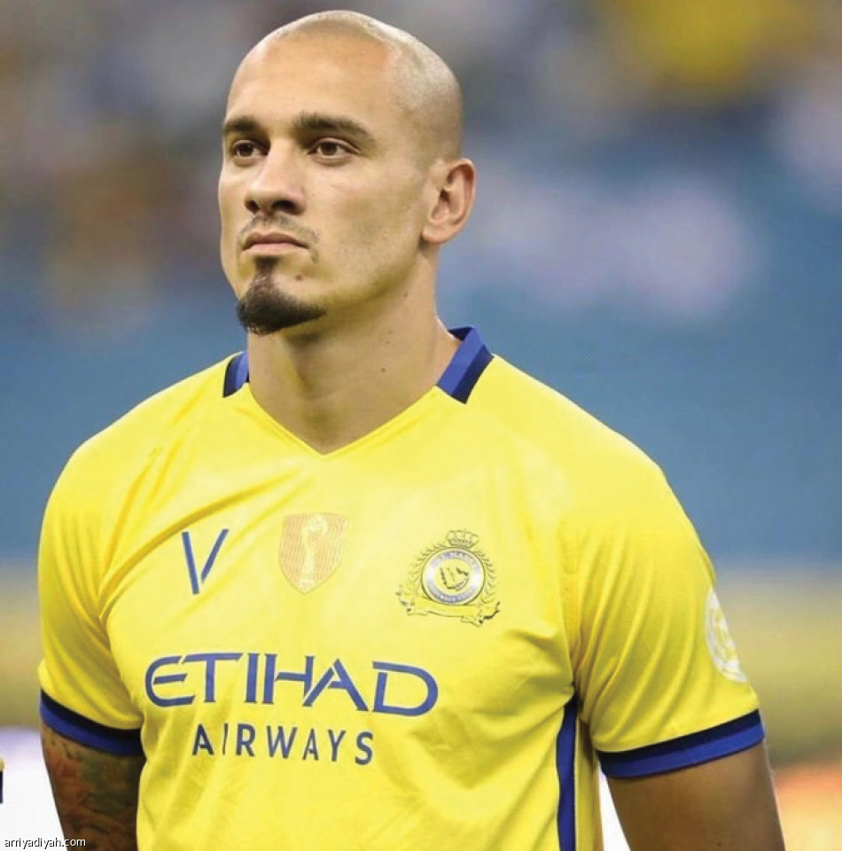 جونز 
يرفض النصر