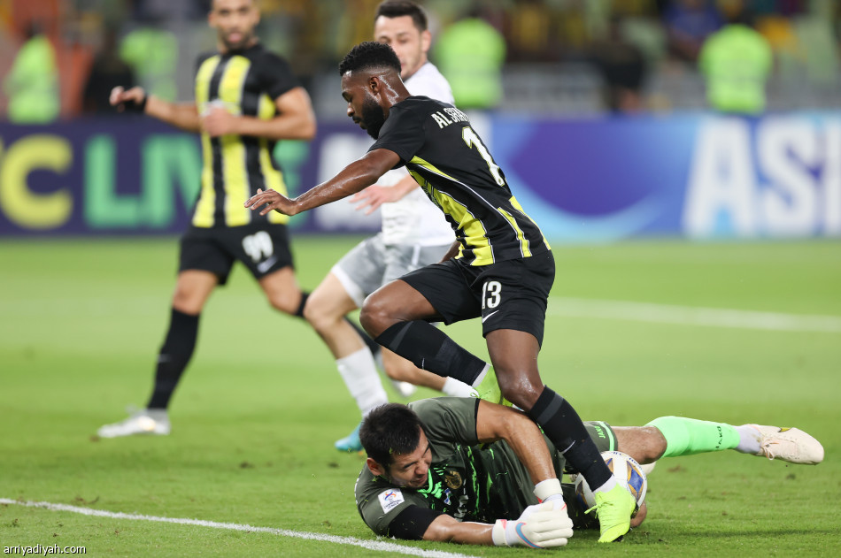 الاتحاد يدشن الآسيوية بثلاثية أجمك