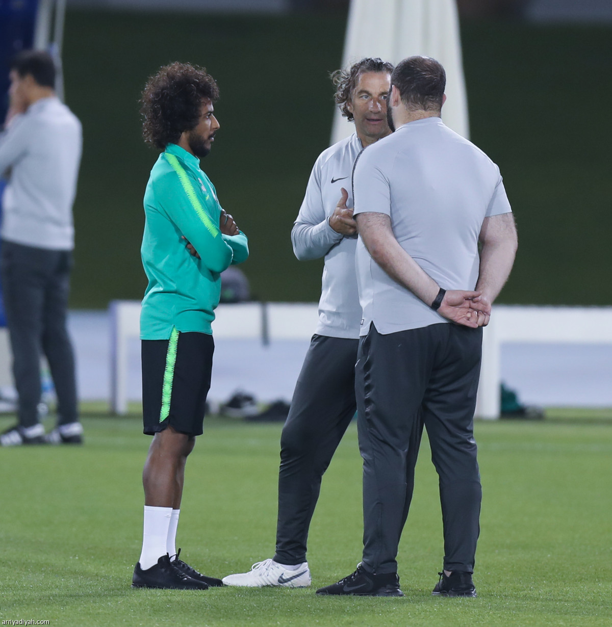 الأخضر يستعد للعبور