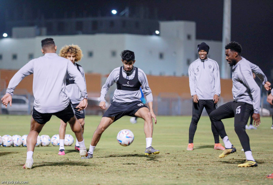 البليهي وجانج
يقودان دفاع الهلال