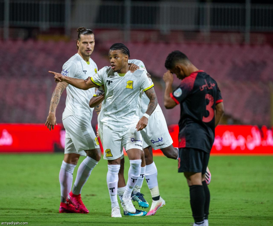 الاتحاد يقتحم مربع الكبار في الدوري