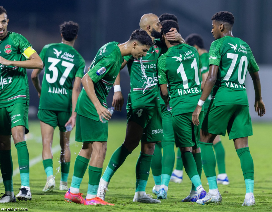 شباب الأهلي يقتنص صدارة الدوري الإماراتي