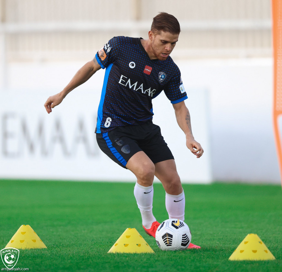 الهلال يطوي خسارة الوحدة.. ويستعد للفتح