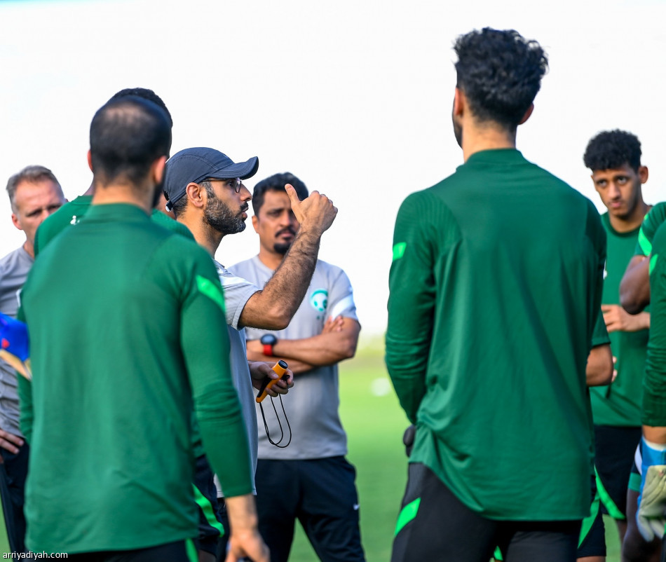 العيسى يعوض عسيري أمام أوزبكستان