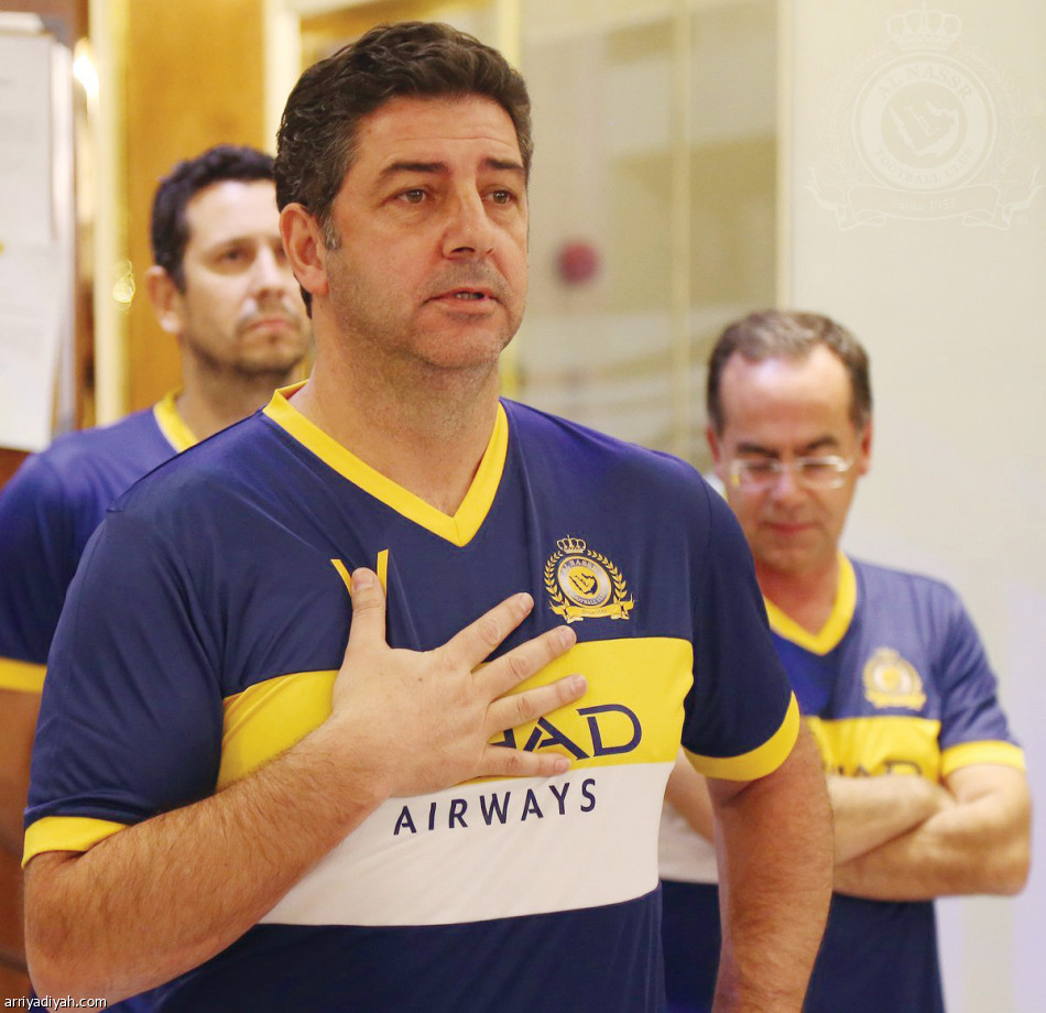فيتوريا 
يعتمد تشكيلة النصر  بمساعدة هيلدر