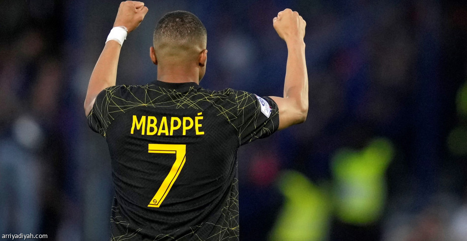 ثنائية مبابي تقرب باريس من لقب الدوري