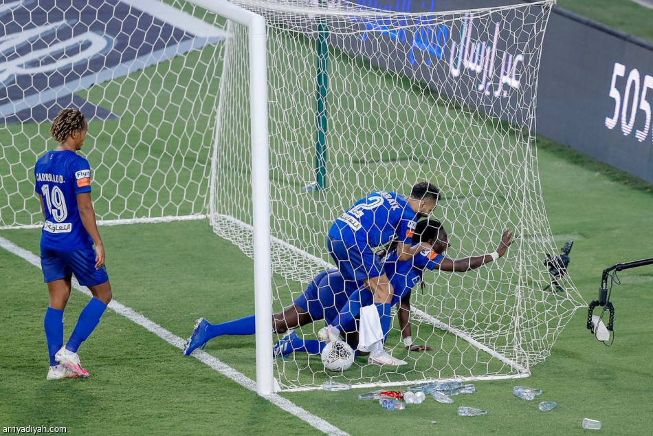 الزعيم يمزق الأحلام.. وينتزع تاج الدوري
