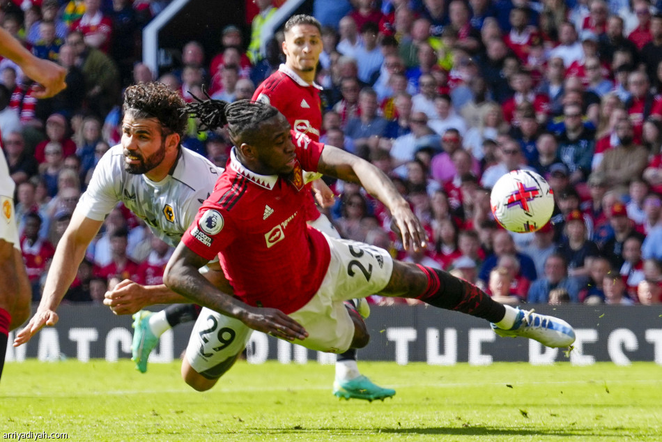 ثنائية ولفرهامبتون تقرب يونايتد من الأبطال