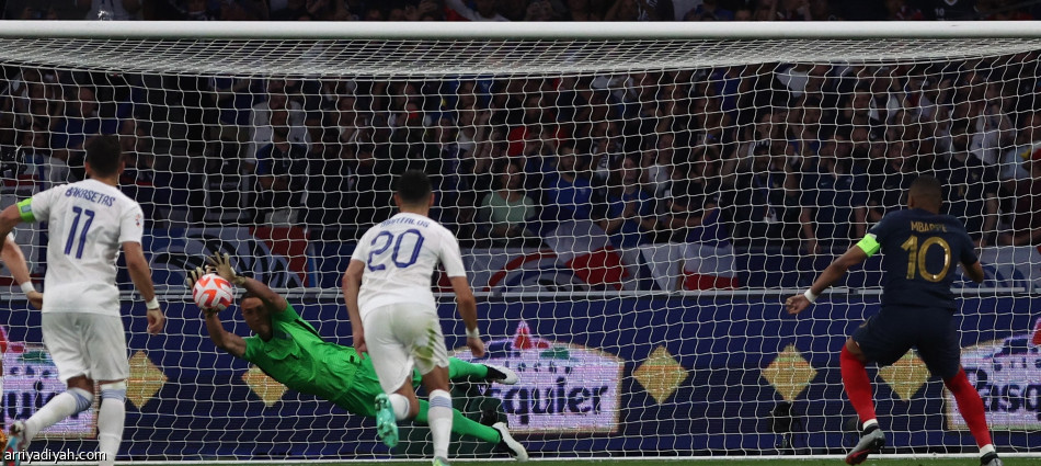 فرنسا تعبر اليونان بالانتصار الرابع تواليا