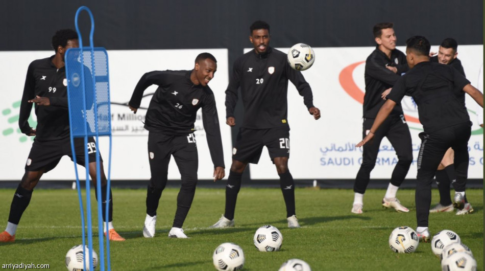 إيجور يقود دفاع الشباب أمام الهلال