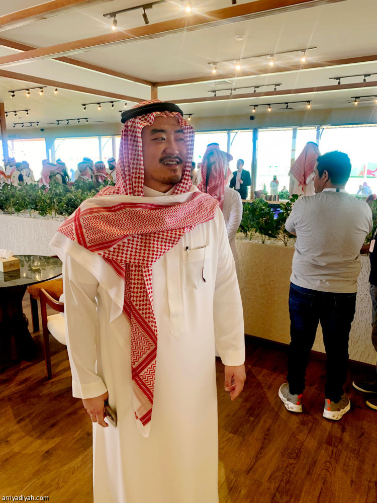 مون.. 
كوري ينافس بـ 3 مطايا