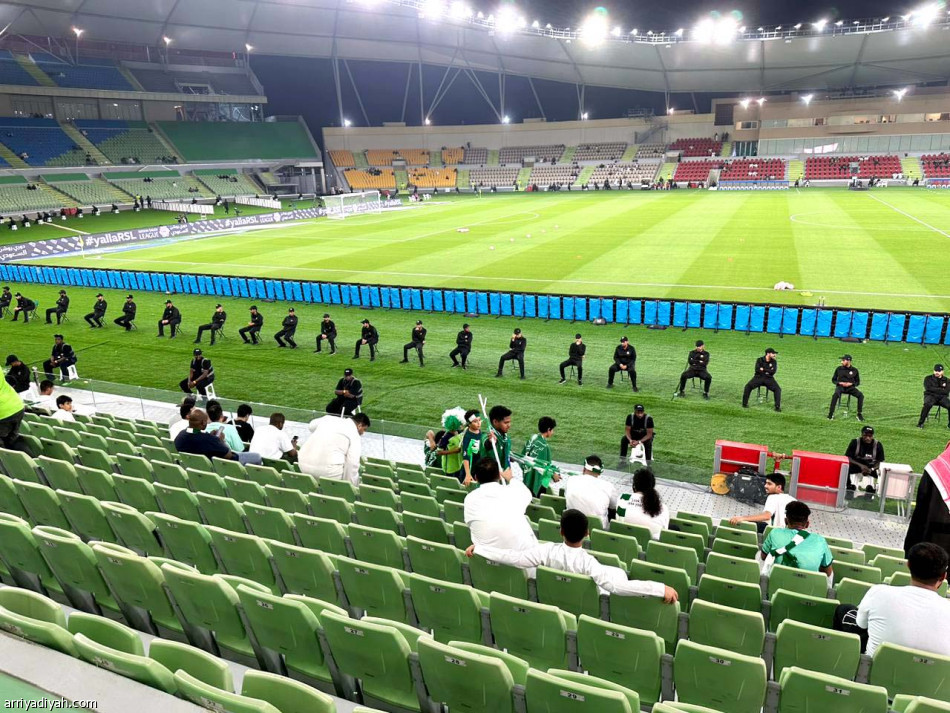 الأهلي 
يحتفل بالفوز الأكبر