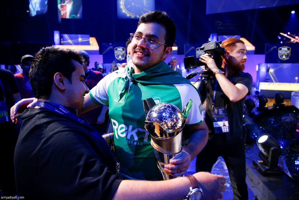 الدوسري.. بطل العالم