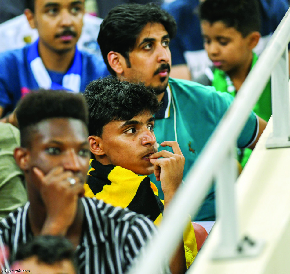 الهلال 
يهيمن على الاتحاد