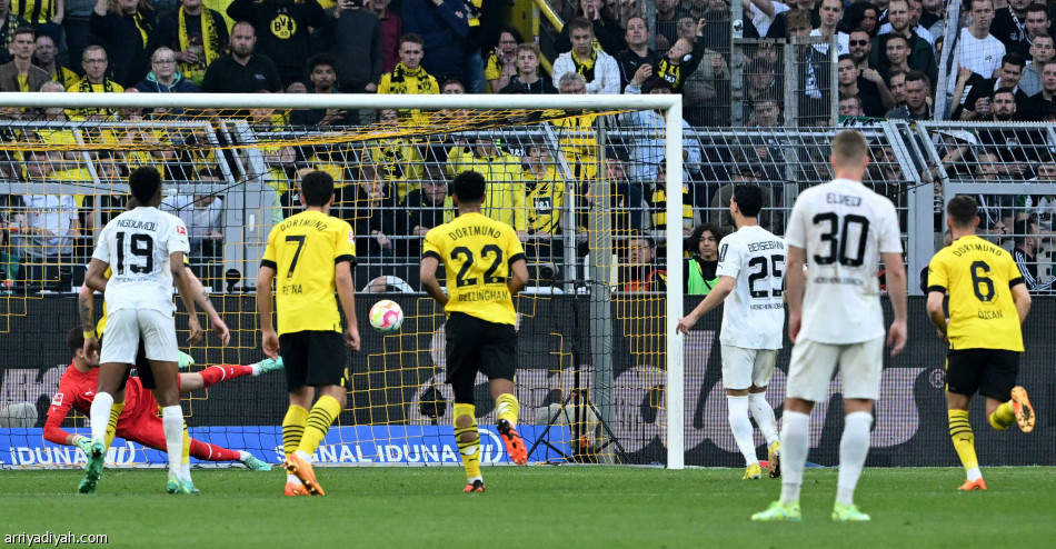 دورتموند يطارد بايرن بخماسية مونشنجلادباخ