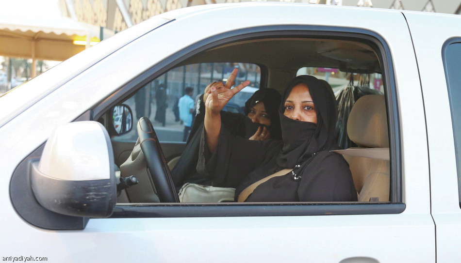 حضور مباراة الأهلي والقادسية