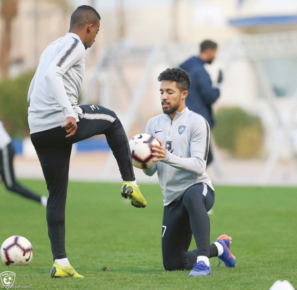 4 شباب
يدعمون الهلال