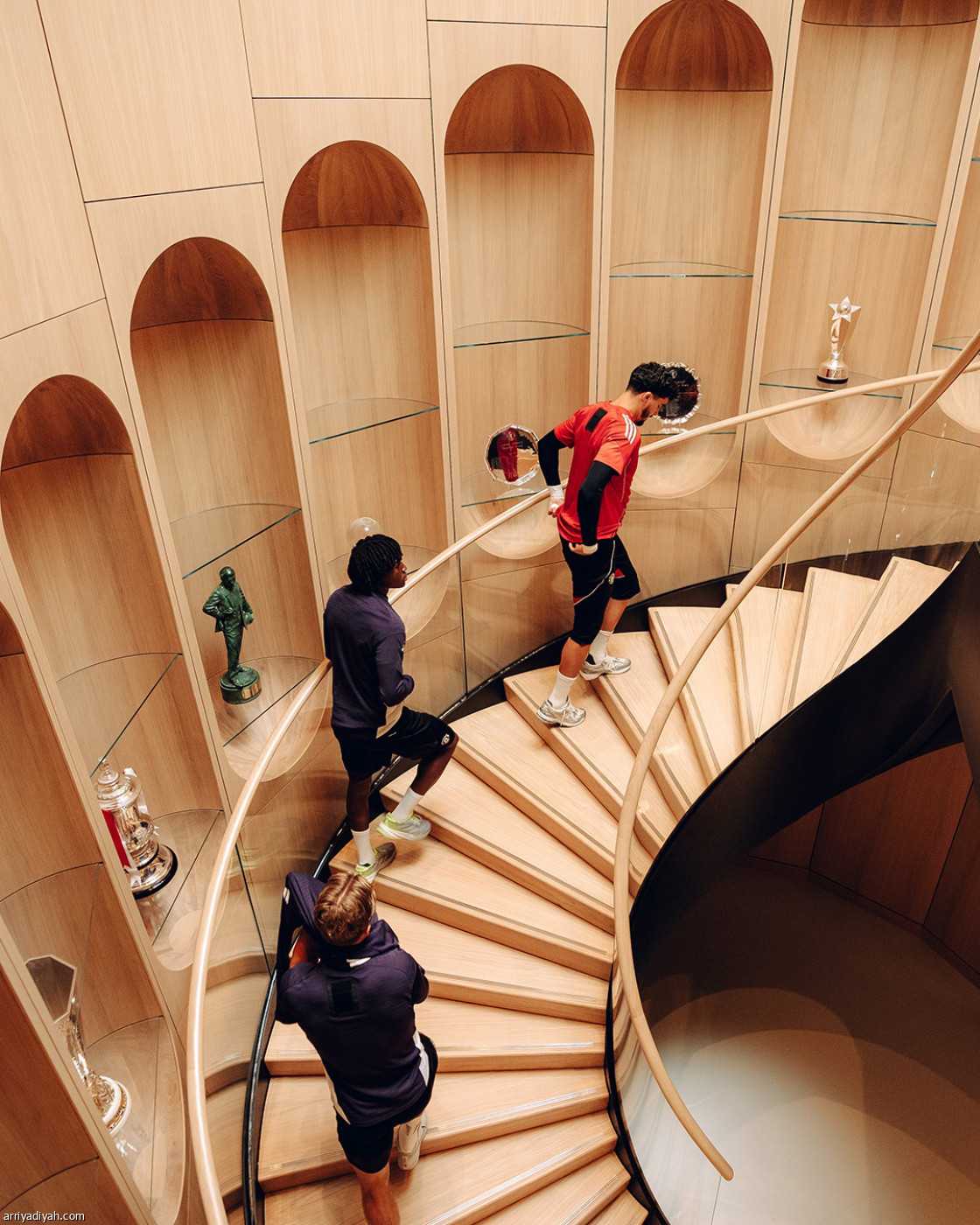 «كارينجتون» يغيّر الهوية