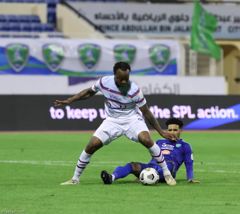 أبها يواصل التألق.. ويلحق الفتح بالنصر