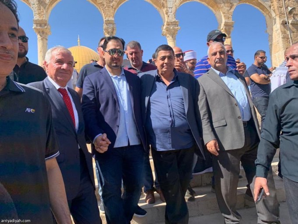 بعثة الأخضر تؤدي الصلاة في المسجد الأقصى