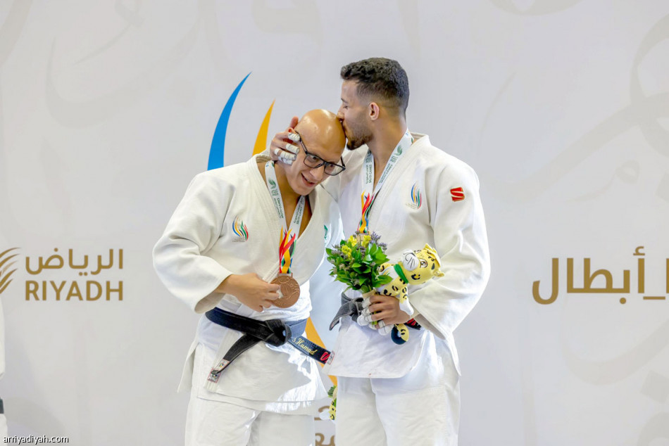 ديما.. 
تتعملق تحت أبراج الذهب