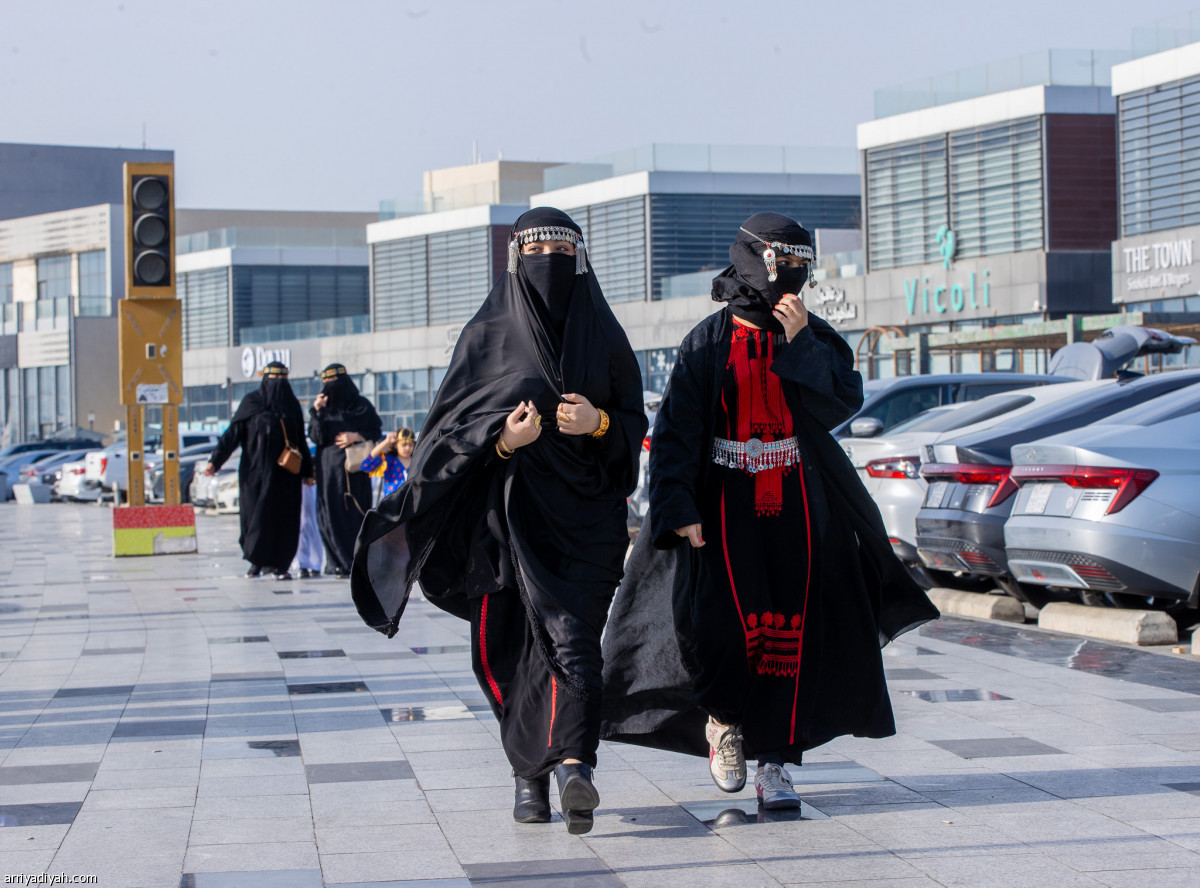 احتفالات.. وأزياء تاريخية