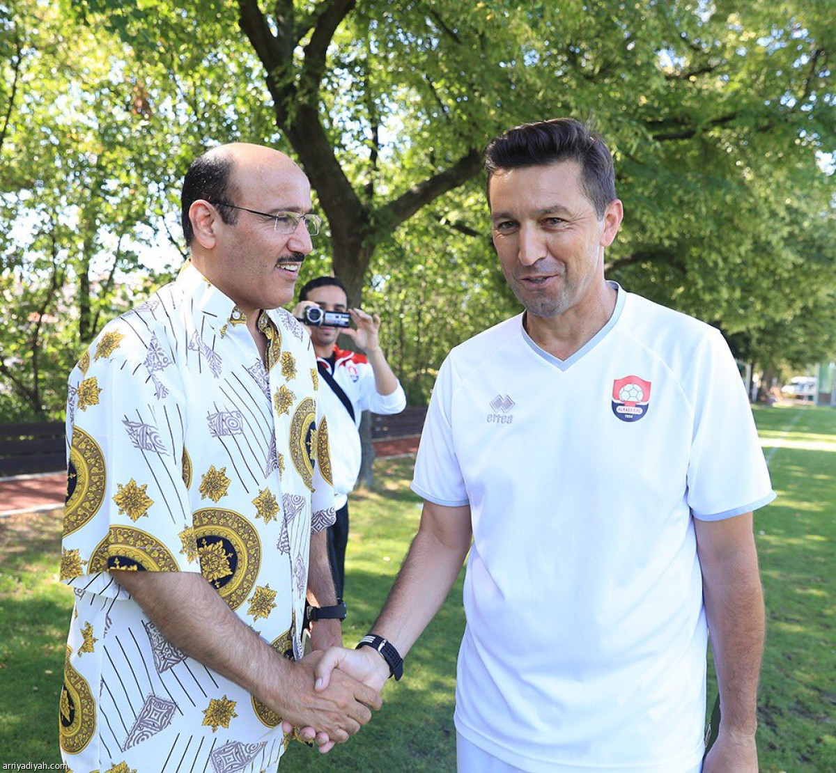 المطوع.. يخطف الأضواء