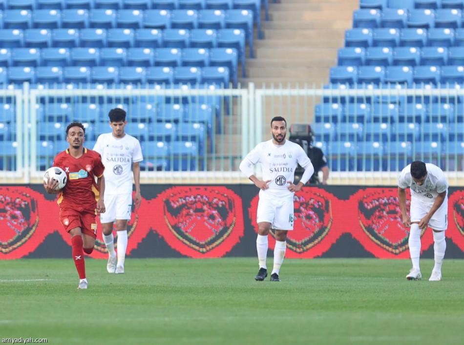 ضمك يهزم الأهلي.. ويرسل النصر إلى الأخير