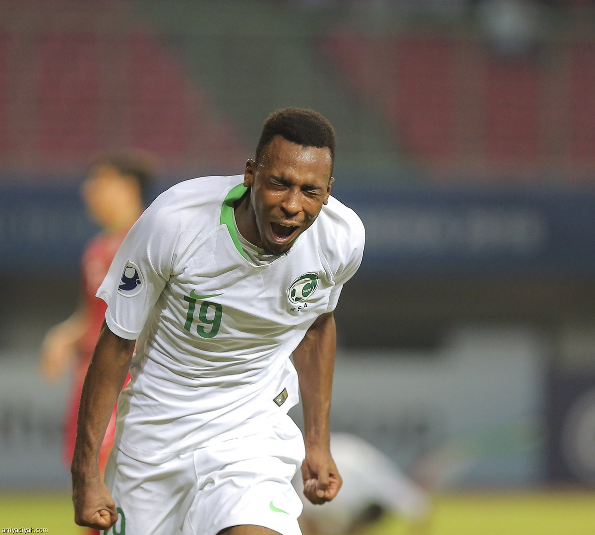 بالعلامة الكاملة