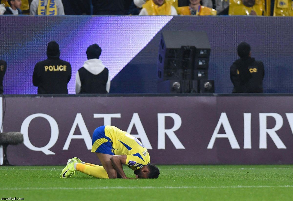 النصر يستعرض