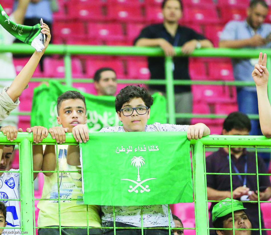 المنتخب السعودي تحت 19 عامًا وجماهير سعودية يحتفلون بالفوز على المنتخب الأسترالي