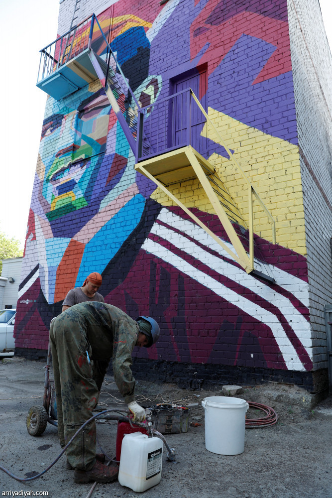 «الجداريات» صراع بين ميسي ورونالدو