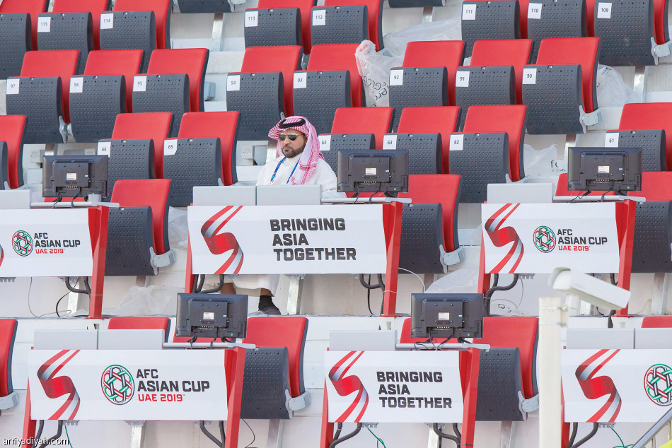 ملعب راشد
12 ألفا تنتظر السعوديين