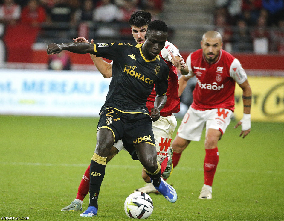 موناكو يحافظ على الصدارة بثلاثية ستاد ريمس