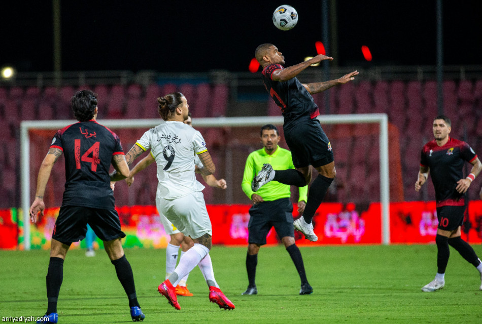 الاتحاد يقتحم مربع الكبار في الدوري