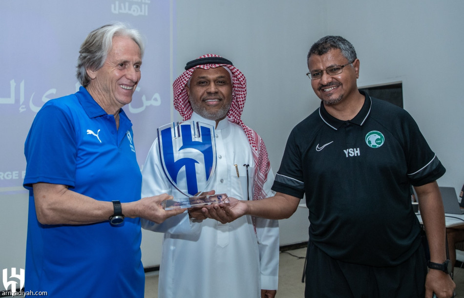 جيسوس يحاضر المدربين السعوديين